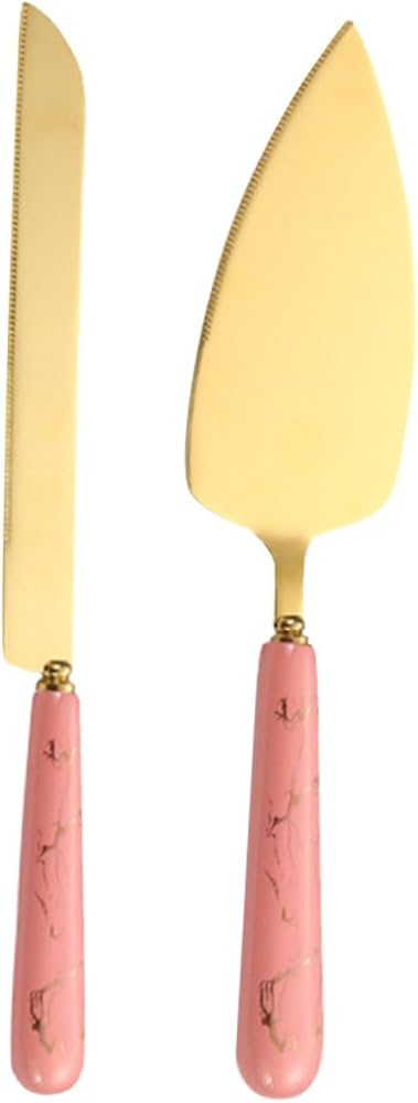 The Cake Cutter has a fine jagged, which can cut the cake into slices without effort.
Humanized handle design, jagged on one side, is convenient for cutting and you can use this for daily cooking.