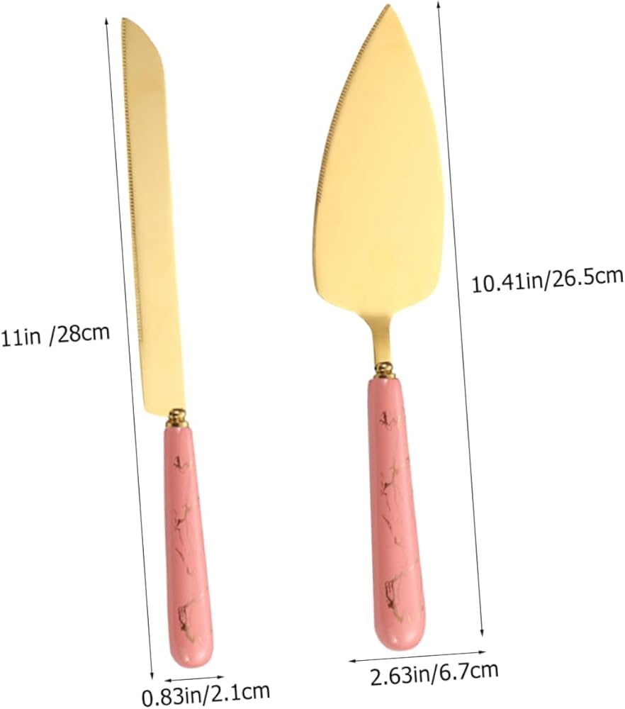 The Cake Cutter has a fine jagged, which can cut the cake into slices without effort.
Humanized handle design, jagged on one side, is convenient for cutting and you can use this for daily cooking.
