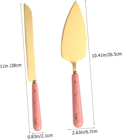 The Cake Cutter has a fine jagged, which can cut the cake into slices without effort.
Humanized handle design, jagged on one side, is convenient for cutting and you can use this for daily cooking.